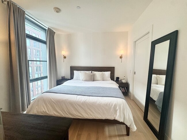 Building Photo - 32 Traveler St