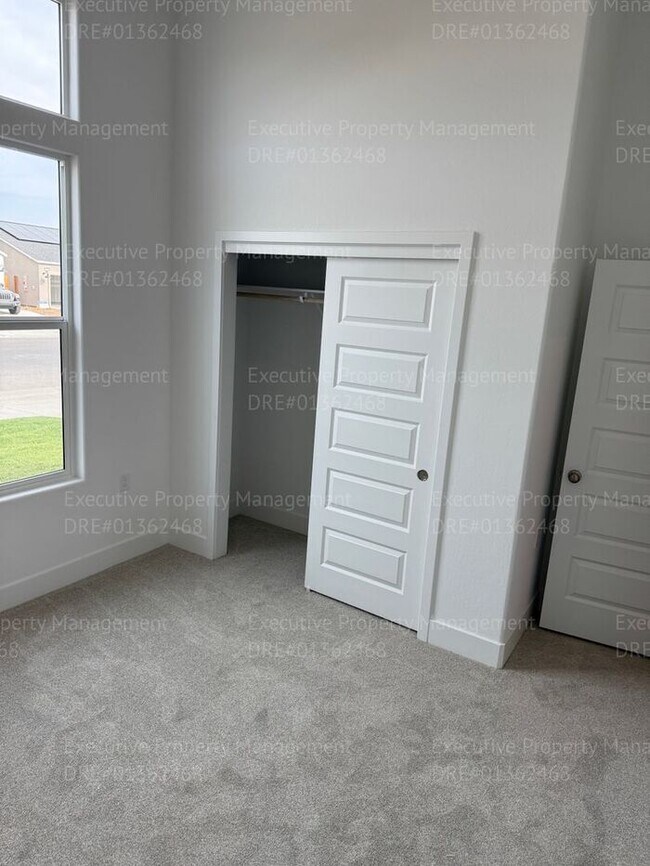 Building Photo - Newly constructed 3 bedroom/ 3 bathroom ho...