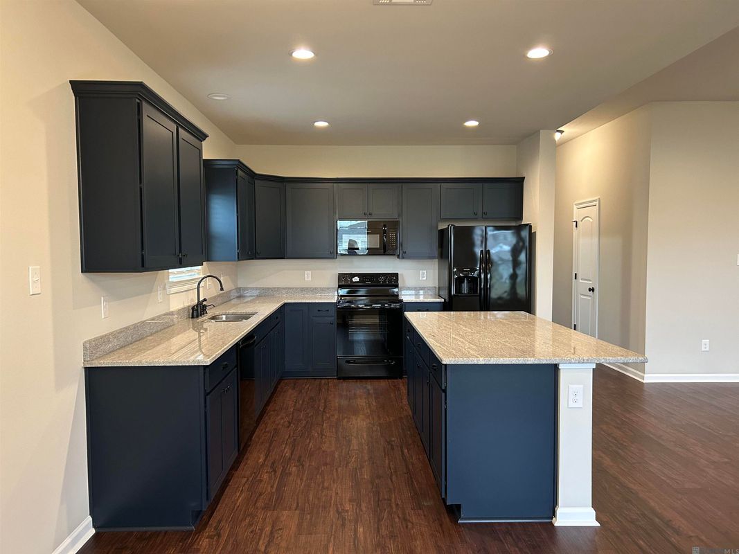 Building Photo - 24280 Cliftmere Ave