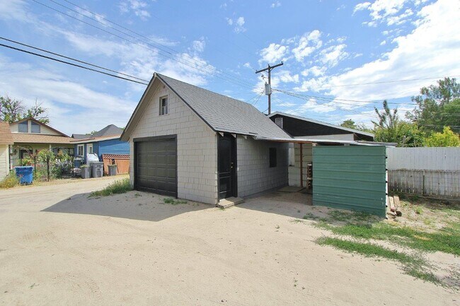 Building Photo - 616 9th Ave S