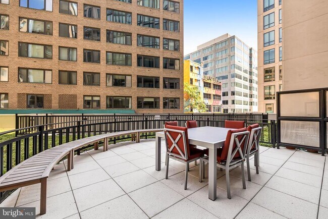 Building Photo - 1133 14th St NW