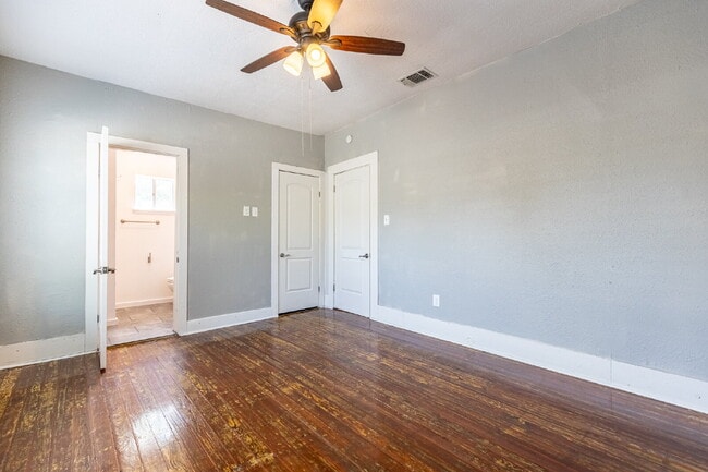 Building Photo - 226 W Harding Blvd