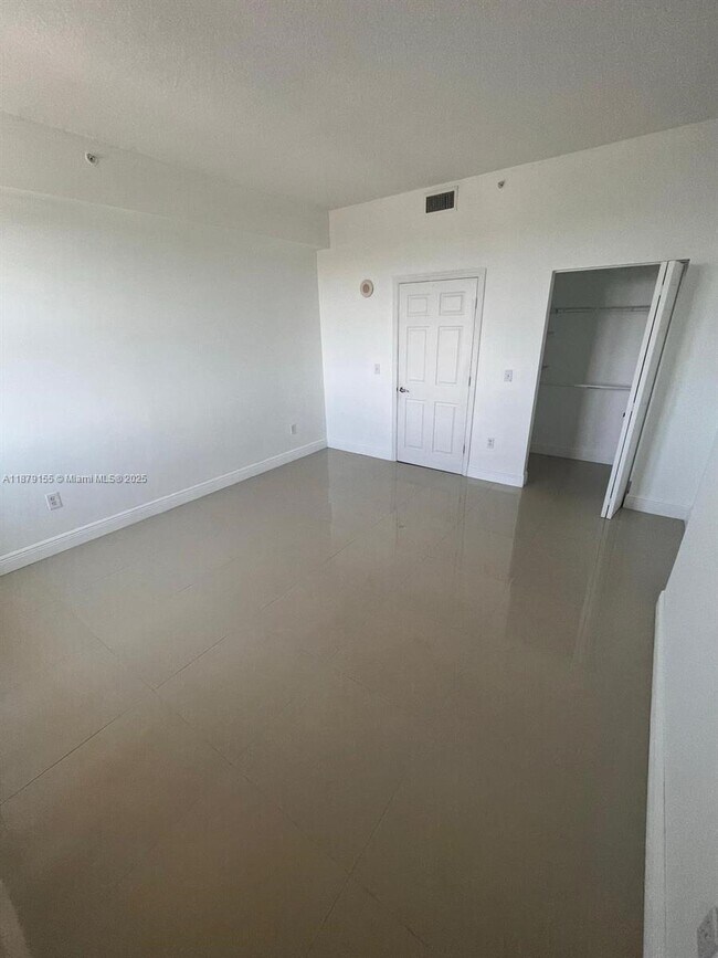 Building Photo - 3000 Coral Wy