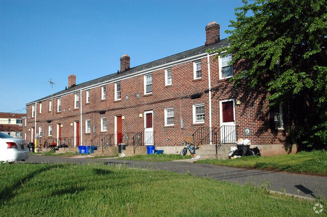 Building Photo - 698-716 Joyce Kilmer Ave