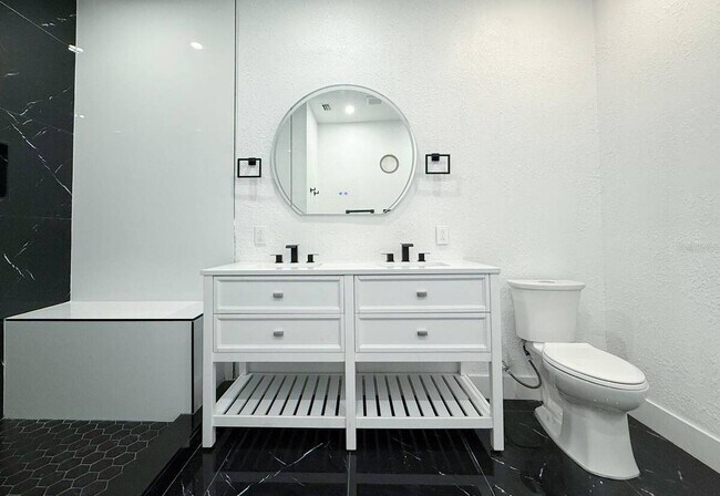 Building Photo - 2958 White Cedar Cir