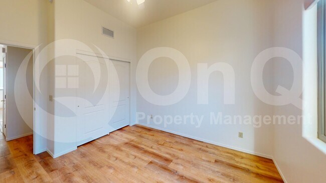 Building Photo - 137 E Calle Zavala