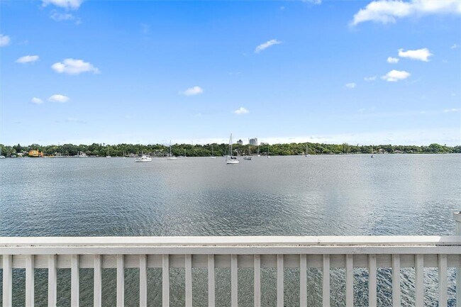 Building Photo - 165 Pompano Dr SE