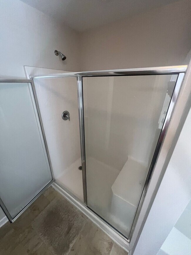 Building Photo - Beautiful 4-Bedroom Home with Gourmet Kitchen and Spacious Master Suite in Swim/Tennis Community