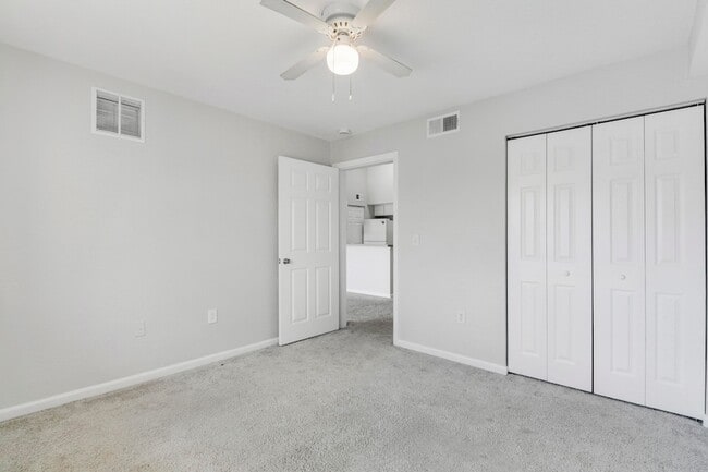 Building Photo - 141 SW Palm Dr