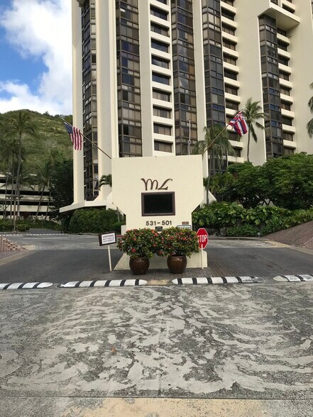 Building Photo - 501 Hahaione St