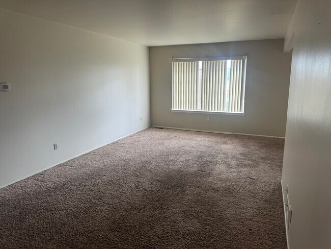 Building Photo - 19601 W 12 Mile Rd