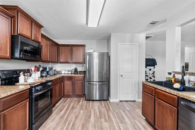 Building Photo - 2913 Seacrest Ln