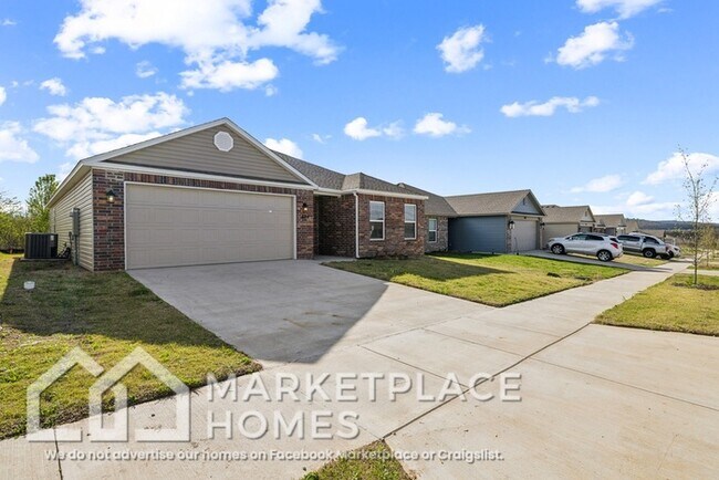 Building Photo - 884 S Brambling Ln