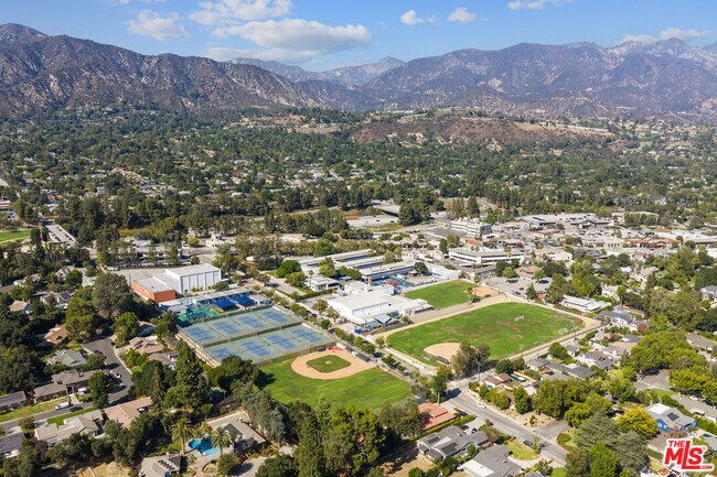 Building Photo - 4824 La Canada Blvd