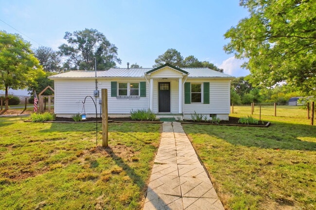 Building Photo - 611 Holston Creek Church Rd