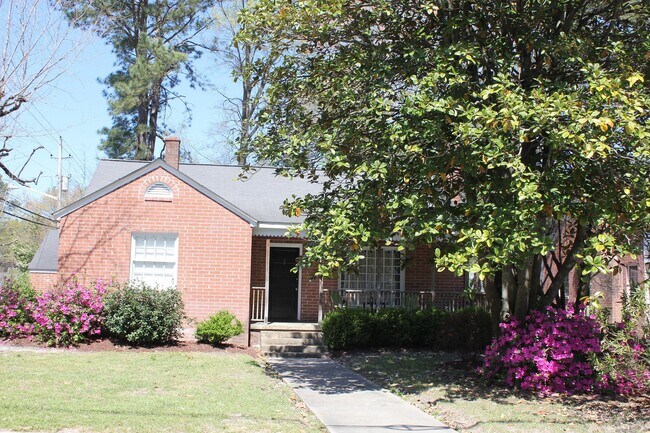 Primary Photo - 3 Bedrooms 2 Bathrooms with fenced in back...
