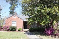 Building Photo - 3 Bedrooms 2 Bathrooms with fenced in back...