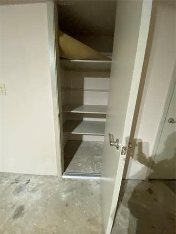 Building Photo - 10151 Camelot Dr