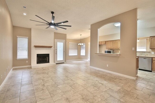 Building Photo - 13301 Tamayo Dr