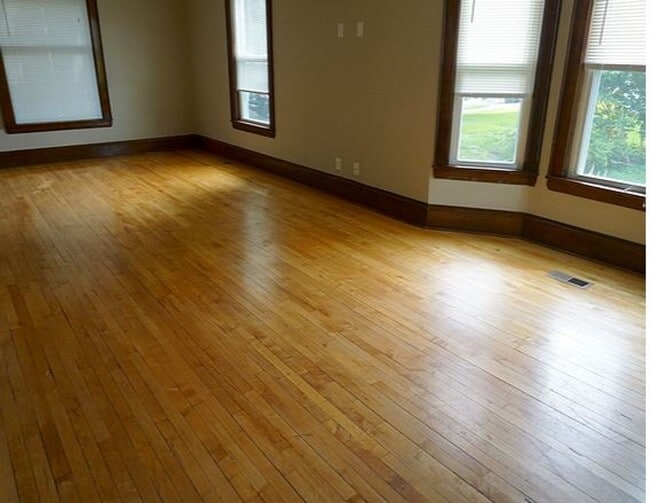 Building Photo - Affordable 5-Bedroom House Near U of M Campus