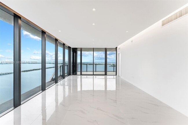 Building Photo - 700 NE 24th St