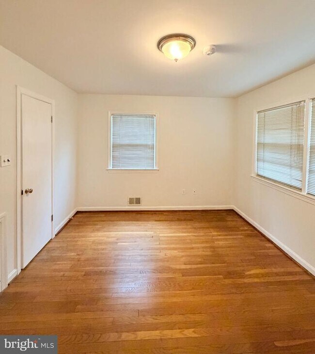 Building Photo - 3125 N Nottingham St