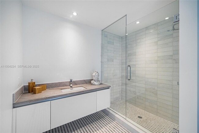 Building Photo - 700 NE 26th Terrace