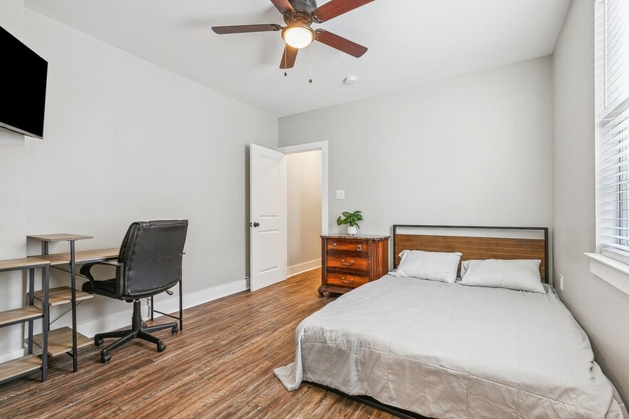 Building Photo - 4721 Erato St