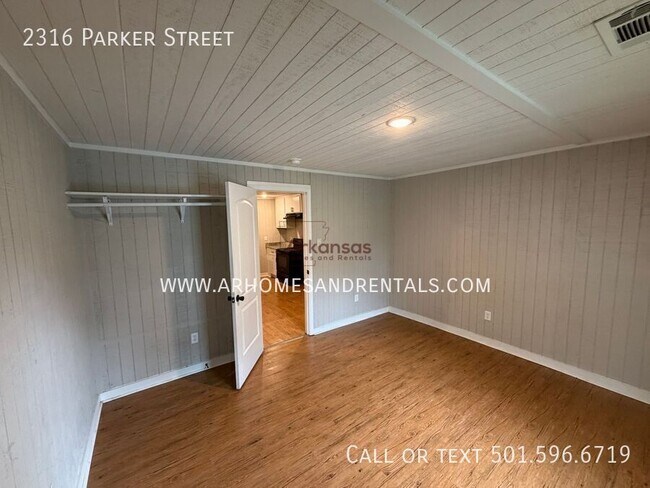 Building Photo - 2316 Parker St