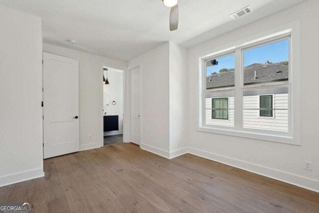 Building Photo - 120 Thome Dr