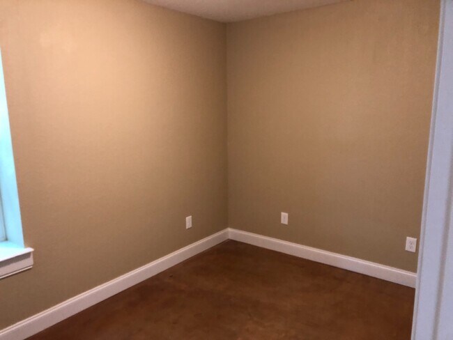 Building Photo - 1212 Cedar St