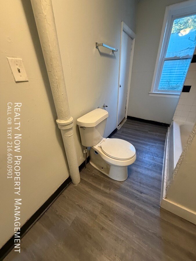 Building Photo - 3507 Carlyle Ave