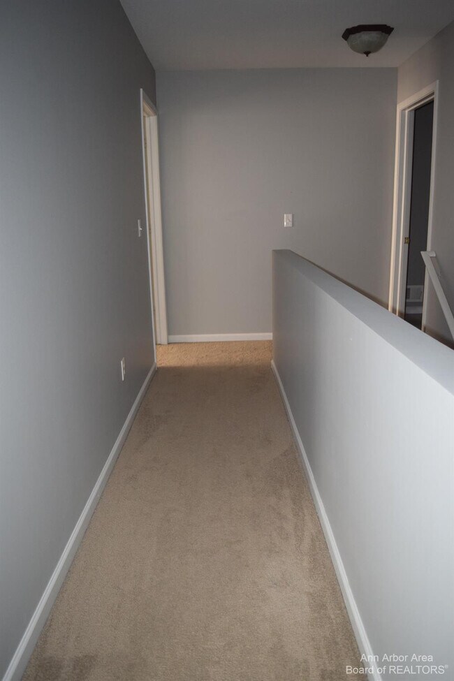 Building Photo - 8549 Hawthorn Hill