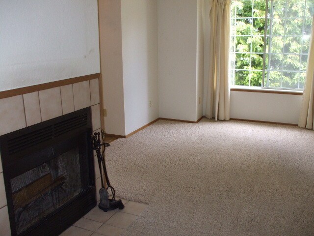 Building Photo - Reis (987 SW Barrington Dr)