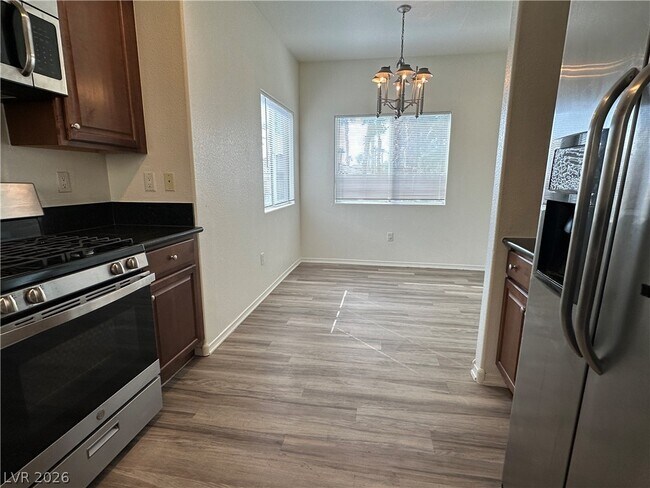 Building Photo - 1050 E Cactus Ave