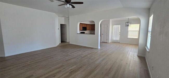Building Photo - 606 Lakemont Dr