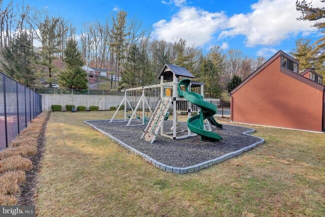 Building Photo - 2 Coldwater Ct