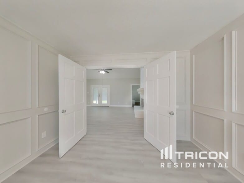 Building Photo - 7411 Las Brisas Dr