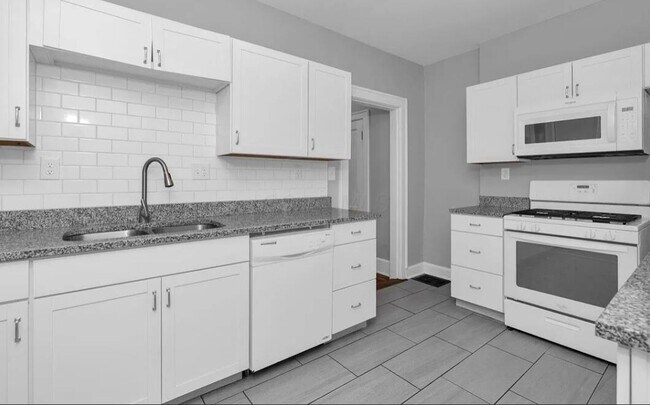 Building Photo - 1479 Bryden Rd