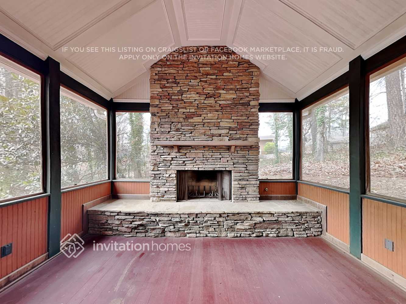 Building Photo - 404 Willowbrook Ct