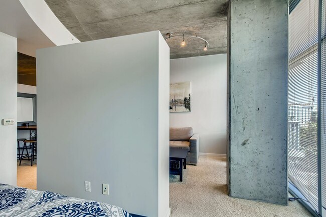 Building Photo - INCREDIBLE Riverfront Park Condo- 1 MONTH ...