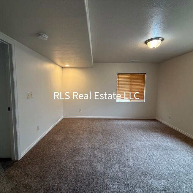 Building Photo - 4043 W Cimarron