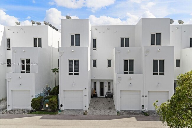 Building Photo - 10305 NW 63rd Terrace