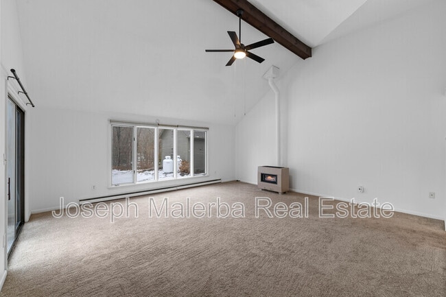 Building Photo - 8 Honey Hill Ln