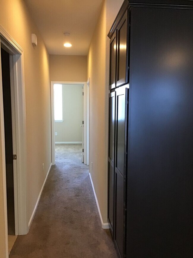 Building Photo - Luxury Living Awaits: Spacious Home with G...