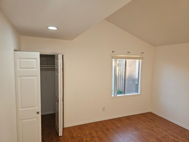 Building Photo - Remodeled 2bedroom 1.5 Bath Townhouse