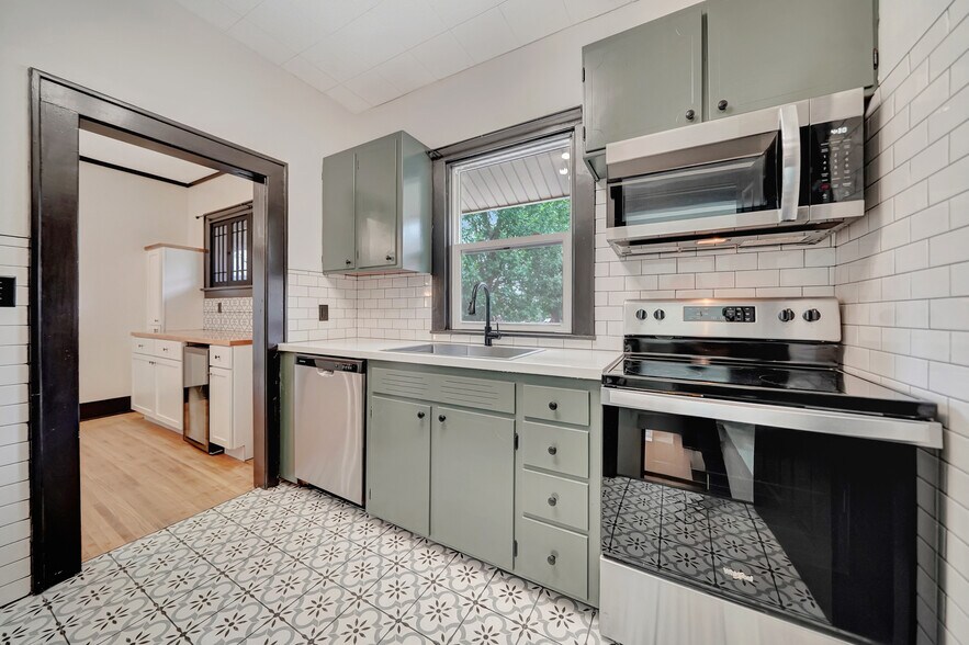 Building Photo - 216 N 25th St