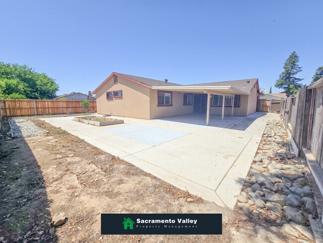 Building Photo - 8440 Sierra Sunset Dr
