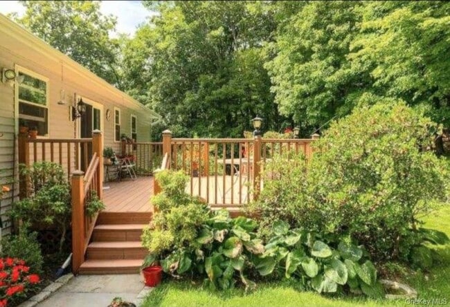 Building Photo - 180 Sylvan Lake Rd