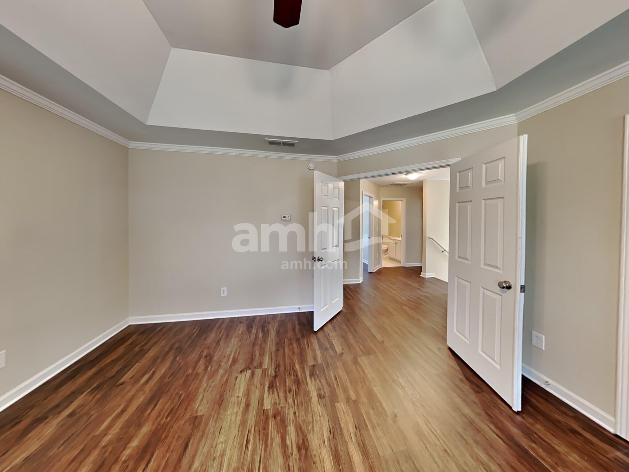 Building Photo - 2923 Villa Lake Dr
